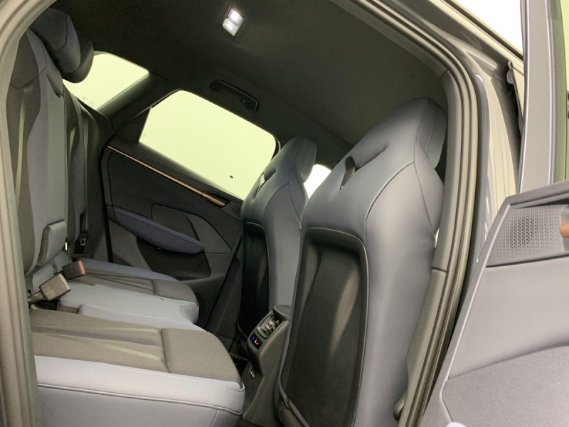 Photo 10 de l'offre de Cupra Terramar 1.5 eHybrid 204 ch DSG6 V à 40998€ chez Carlyss automobiles Vitré