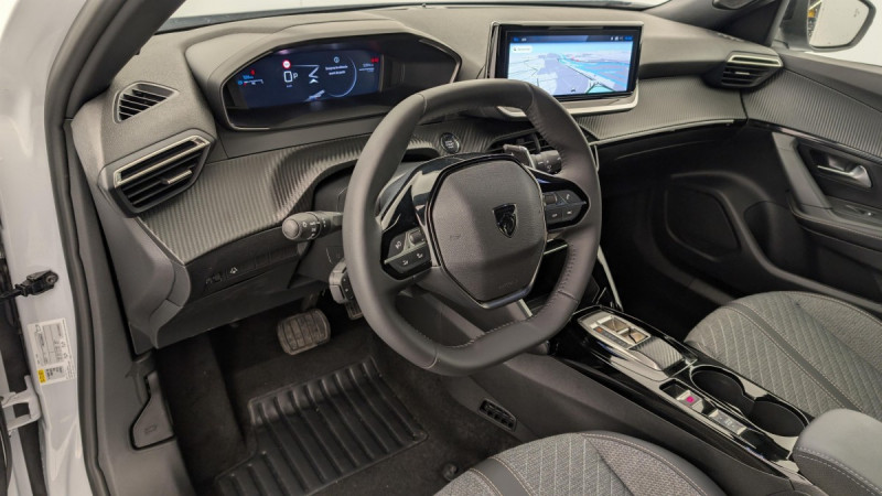 Photo 15 de l'offre de PEUGEOT 2008 Hybrid 136 e-DCS6 Allure à 23598€ chez Carlyss automobiles Vitré