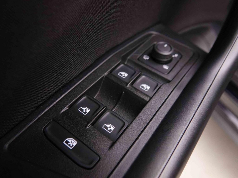 Photo 14 de l'offre de VOLKSWAGEN T-roc 1.0 TSi 115 Life à 27698€ chez Carlyss automobiles Vitré