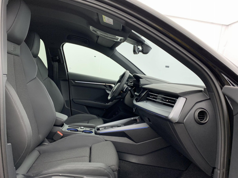 Photo 19 de l'offre de AUDI A3 SPORTBACK NOUVELLE 45 TFSI E HYBRIDE RECHARGEABLE 272 S TRONIC 6 S LINE à 43998€ chez Carlyss automobiles Vitré