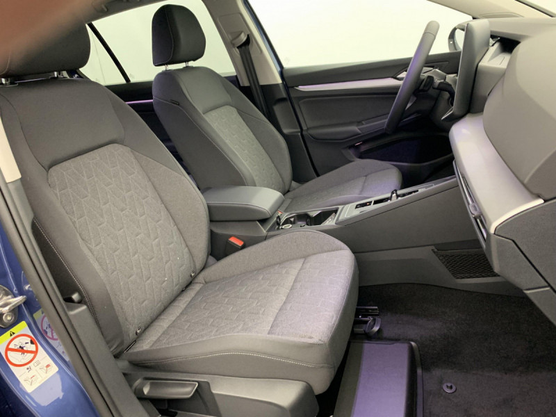 Photo 9 de l'offre de VOLKSWAGEN GOLF 8 1.5 eTSI EVO2 116 DSG7 Life Plus à 29998€ chez Carlyss automobiles Vitré