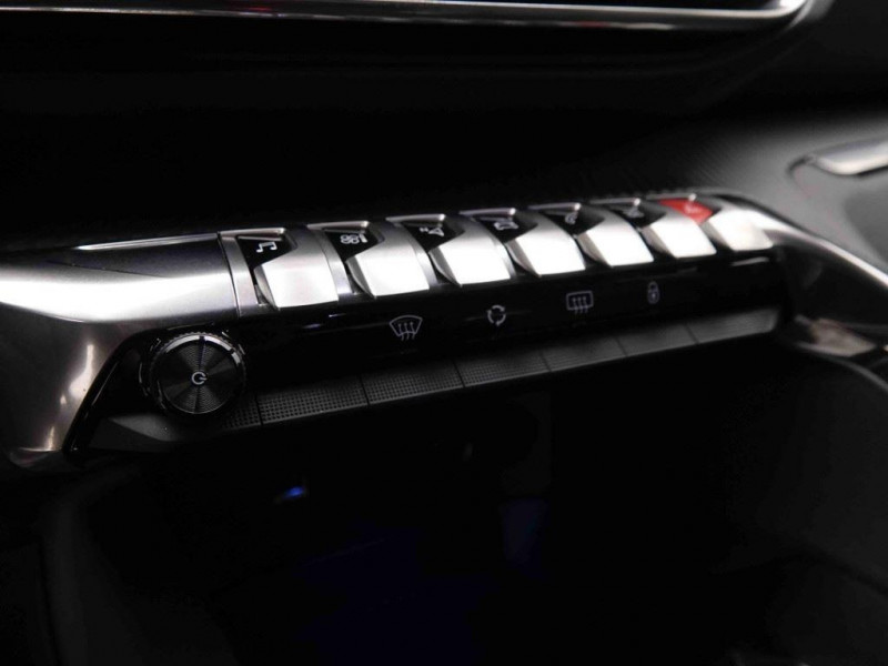 Photo 15 de l'offre de PEUGEOT 3008 PureTech 130ch S&S BVM6 Allure Pack à 22698€ chez Carlyss automobiles Vitré