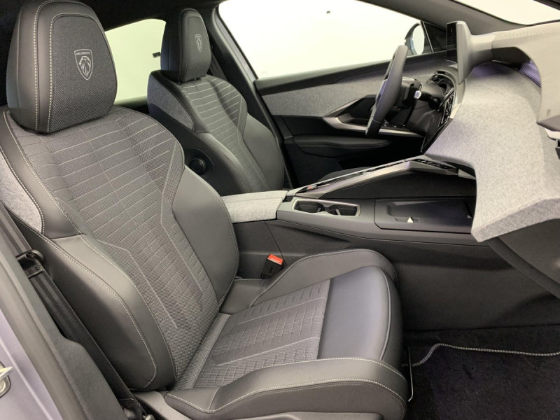 Photo 9 de l'offre de PEUGEOT 3008 Hybrid 145 e-DCS6 GT à 32958€ chez Carlyss automobiles Vitré