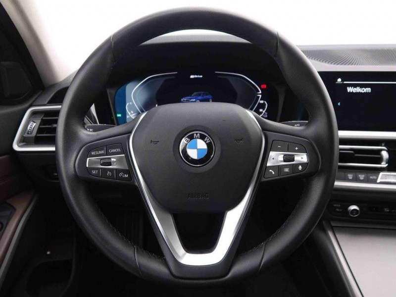 Photo 8 de l'offre de Bmw 3 330e 292 PHEV Business Edition à 34098€ chez Carlyss automobiles Vitré