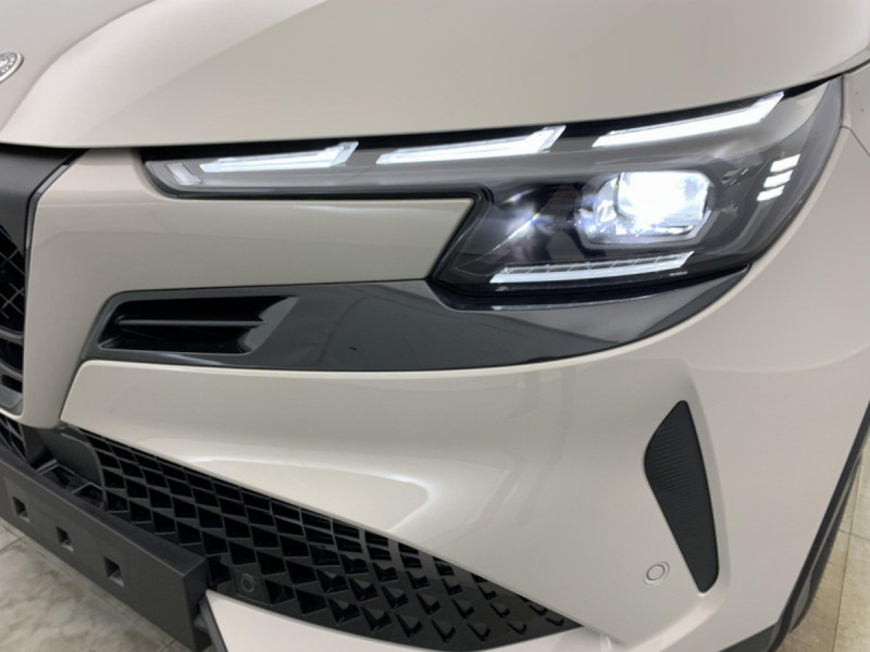 Photo 21 de l'offre de Alfa Romeo Junior 1.2 Ibrida 145 ch eDCT6 Speciale à 31998€ chez Carlyss automobiles Vitré