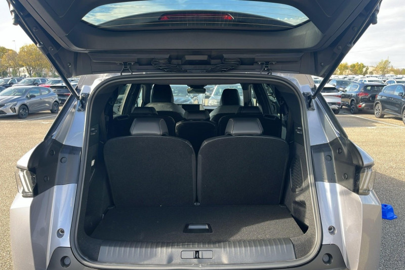 Photo 11 de l'offre de PEUGEOT 5008 Hybrid 145 e-DCS6 Allure à 31998€ chez Carlyss automobiles Vitré