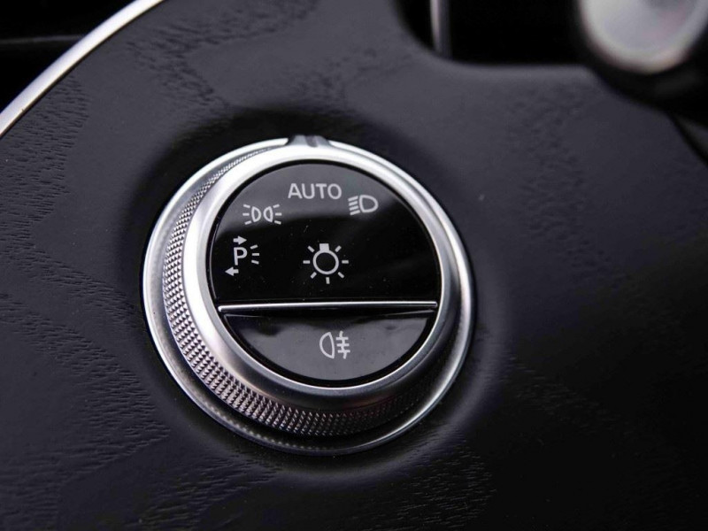 Photo 8 de l'offre de MERCEDES-BENZ CLASSE E BREAK E220D 9G-TRONIC AVANTGARDE LINE à 47361€ chez Carlyss automobiles Vitré