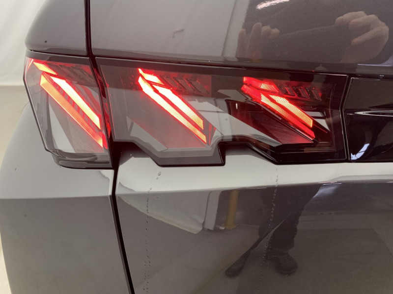 Photo 10 de l'offre de PEUGEOT 3008 Hybrid 145 e-DCS6 GT à 32568€ chez Carlyss automobiles Vitré