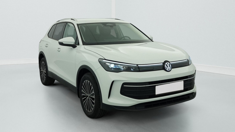 Photo 1 de l'offre de VOLKSWAGEN TIGUAN NOUVEAU 1.5 eTSI 150CV DSG7 LIFE PLUS à 37998€ chez Carlyss automobiles Vitré