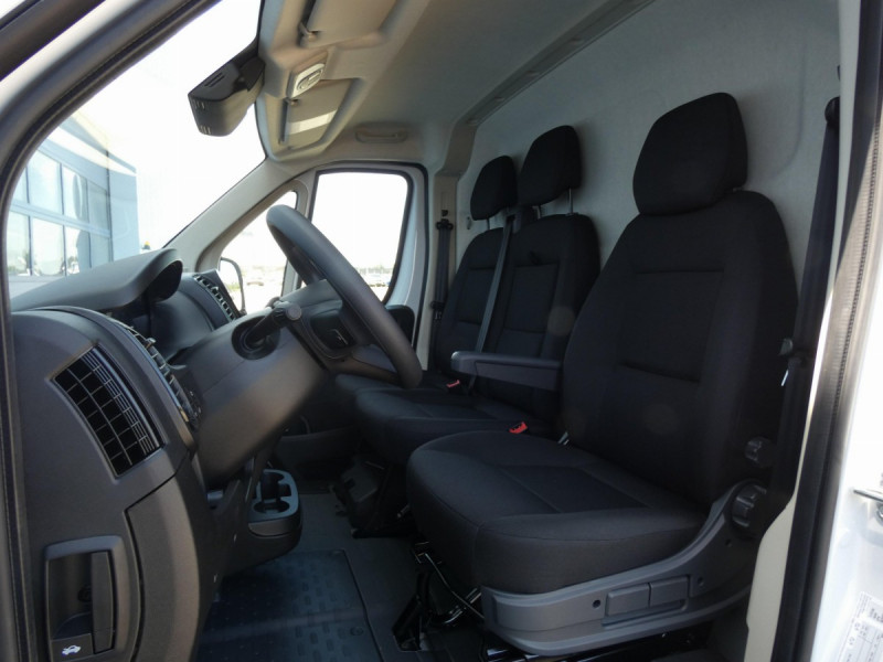 Photo 19 de l'offre de CITROEN Jumper Fourgon TOLE 35 L2H2 180 S&S BVA8 à 31437€ chez Carlyss automobiles Vitré