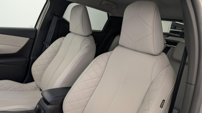 Photo 10 de l'offre de DS DS3 PureTech 130 EAT8 Esprit de Voyage à 21556€ chez Carlyss automobiles Vitré