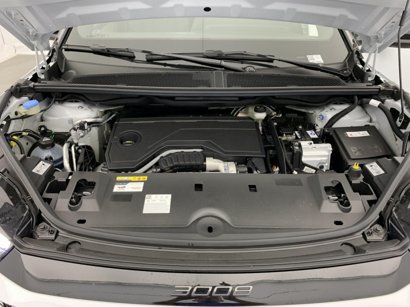 Photo 18 de l'offre de PEUGEOT 3008 Hybrid 145 e-DCS6 GT à 34998€ chez Carlyss automobiles Vitré