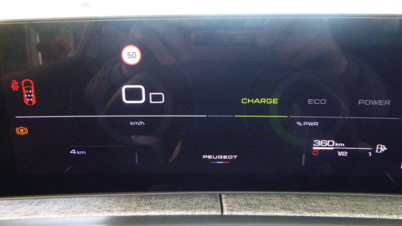 Photo 11 de l'offre de PEUGEOT 5008 Hybrid 145 e-DCS6 Allure à 35298€ chez Carlyss automobiles Vitré