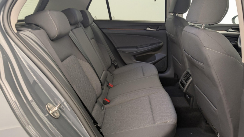 Photo 10 de l'offre de VOLKSWAGEN GOLF 8 1.5 ETSI EVO2 150 DSG7 LIFE PLUS à 30598€ chez Carlyss automobiles Vitré