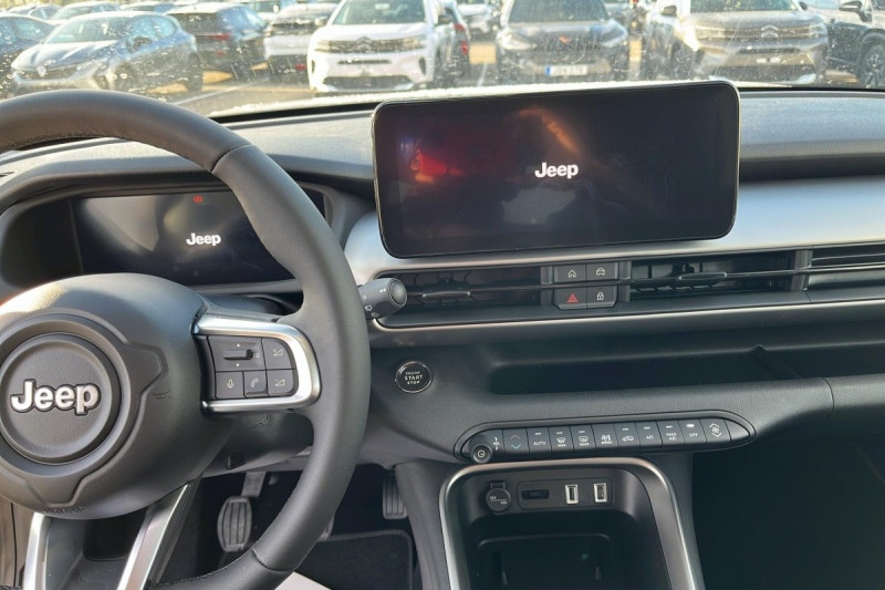 Photo 17 de l'offre de Jeep Avenger 1.2 Turbo T3 100 ch Summit à 23998€ chez Carlyss automobiles Vitré