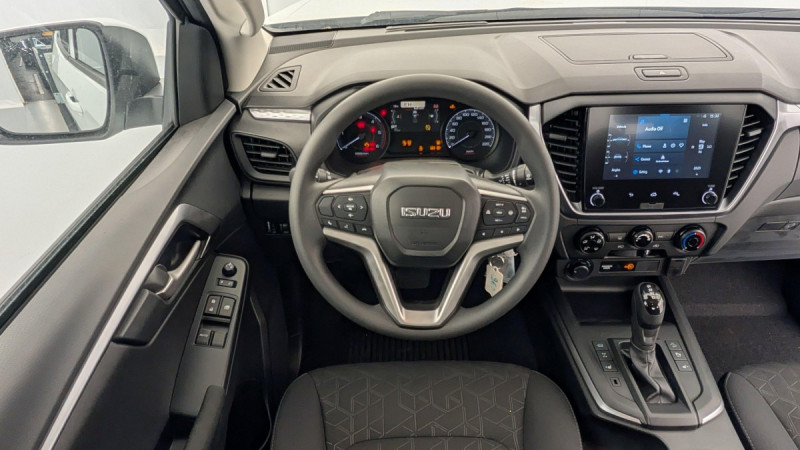 Photo 12 de l'offre de ISUZU D-MAX 1.9 4X4 SPACE CAB N60 B.B+  AT TO WORK à 45219€ chez Carlyss automobiles Vitré