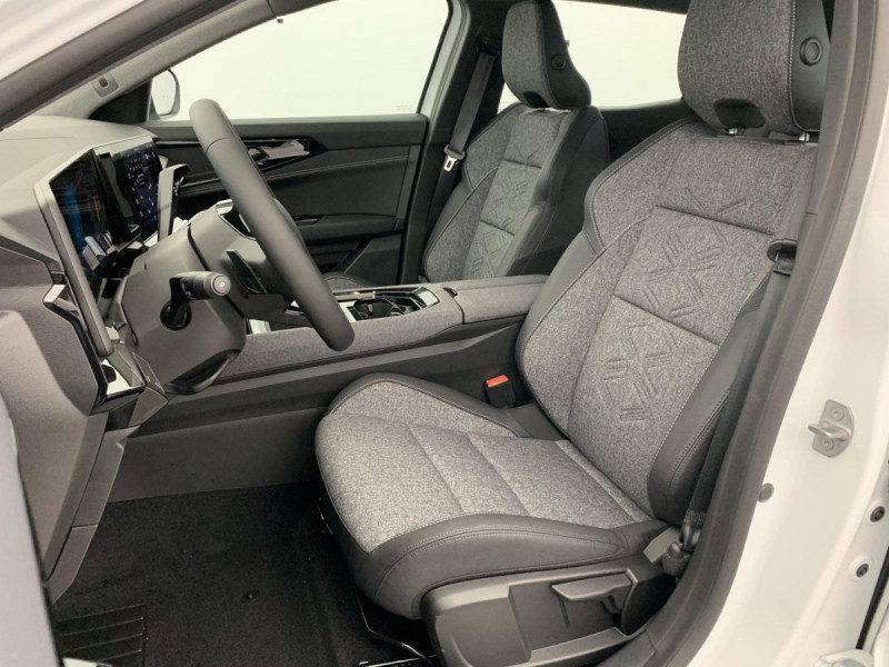 Photo 18 de l'offre de Renault AUSTRAL NOUVEAU FULL HYBRID E-TECH 200 CH EVOLUTION à 32598€ chez Carlyss automobiles Vitré