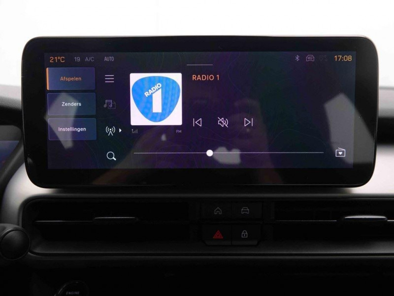 Photo 6 de l'offre de Jeep Avenger 1.2 MHEV 110 DCT6 Altitude à 27498€ chez Carlyss automobiles Vitré