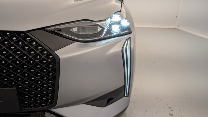 Photo 21 de l'offre de DS DS3 PureTech 130 EAT8 Esprit de Voyage à 21092€ chez Carlyss automobiles Vitré