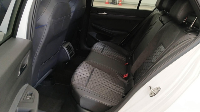 Photo 7 de l'offre de VOLKSWAGEN GOLF Golf 2.0 TDI 150 DSG7 R-Line à 37998€ chez Carlyss automobiles Vitré