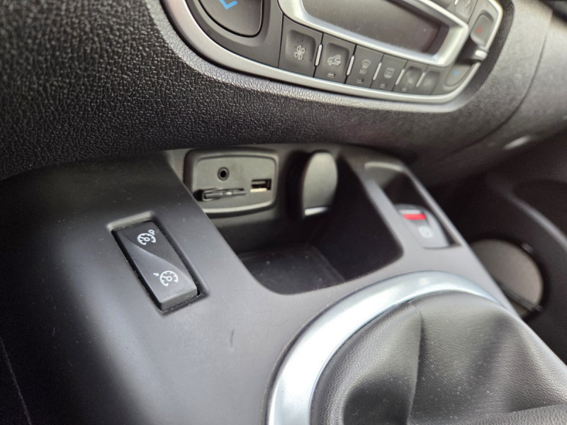 Photo 14 de l'offre de RENAULT Scénic (3) Bose® Edition Energy dCi 130 E6 à 9790€ chez Carlyss automobiles Vitré