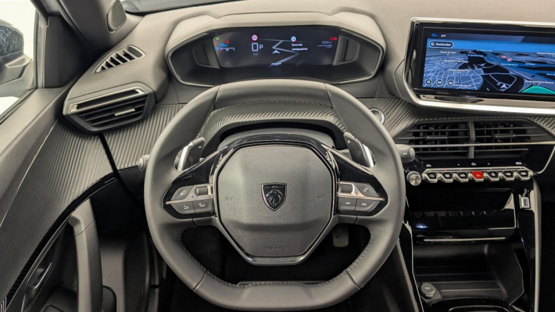 Photo 14 de l'offre de PEUGEOT 2008 Hybrid 136 e-DCS6 Allure à 23598€ chez Carlyss automobiles Vitré