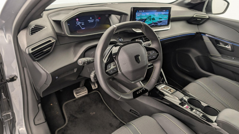 Photo 15 de l'offre de PEUGEOT 208 Hybrid 136 e-DCS6 GT à 21505€ chez Carlyss automobiles Vitré