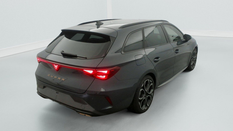 Photo 7 de l'offre de Cupra LEON Sportstourer eHybrid 204 ch DSG6 V à 33998€ chez Carlyss automobiles Vitré
