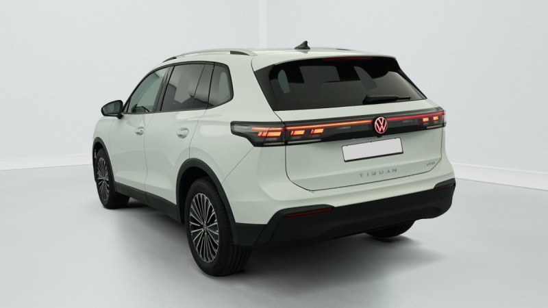Photo 3 de l'offre de VOLKSWAGEN TIGUAN NOUVEAU 1.5 eTSI 150CV DSG7 LIFE PLUS à 37998€ chez Carlyss automobiles Vitré