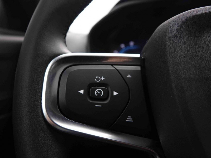 Photo 20 de l'offre de Volvo C40 79 kWh Recharge Dark à 36619€ chez Carlyss automobiles Vitré