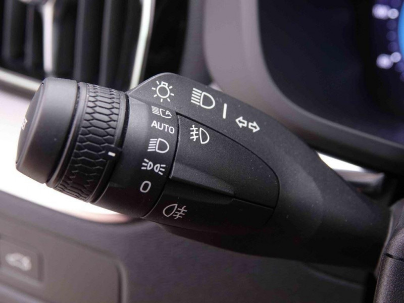 Photo 13 de l'offre de VOLVO XC60 2.0 B4 197 Geartronic Plus Dark à 51765€ chez Carlyss automobiles Vitré