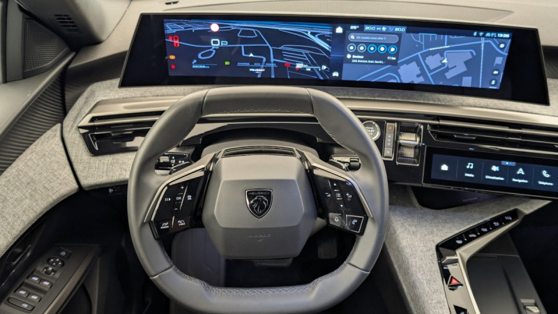 Photo 14 de l'offre de PEUGEOT 3008 NOUVEAU HYBRID 136 E-DCS6 ALLURE à 29379€ chez Carlyss automobiles Vitré