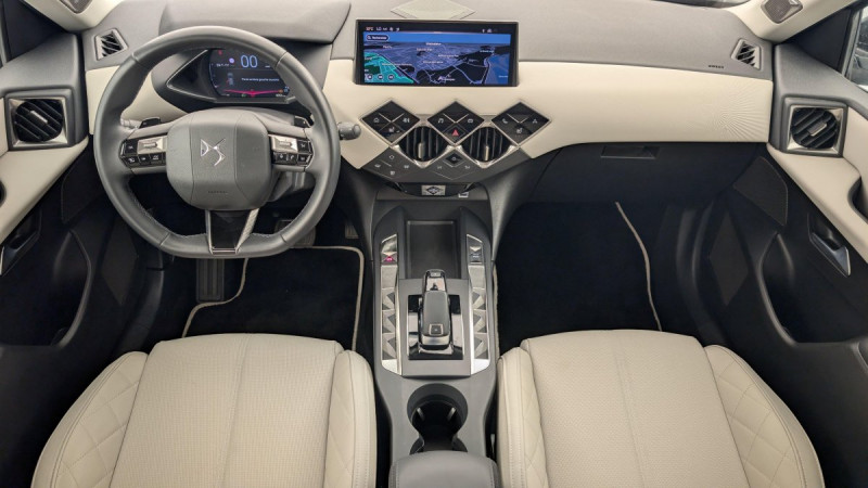 Photo 13 de l'offre de DS DS3 PureTech 130 EAT8 Esprit de Voyage à 20766€ chez Carlyss automobiles Vitré