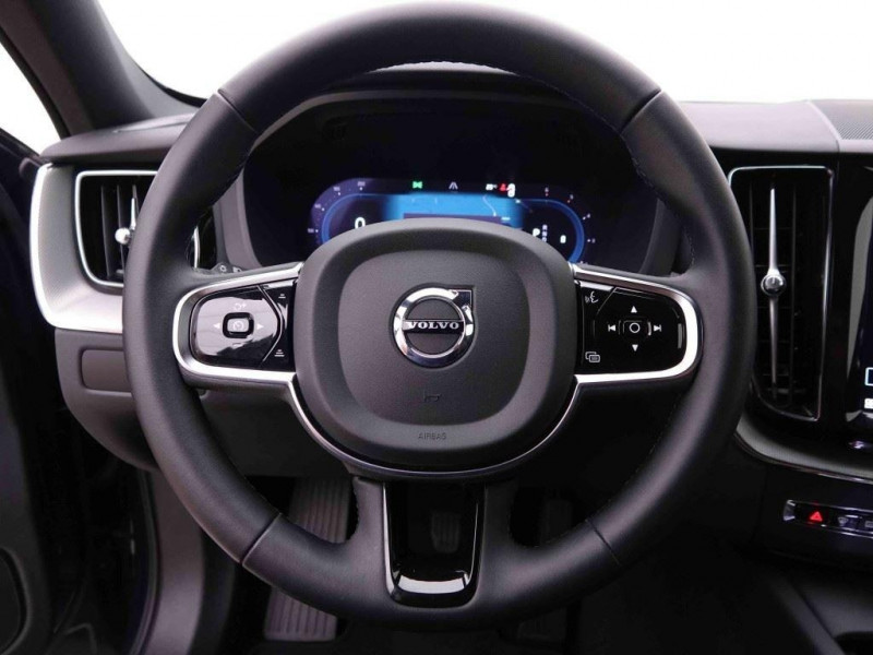 Photo 6 de l'offre de VOLVO XC60 2.0 B4 197 Geartronic Plus Dark à 51765€ chez Carlyss automobiles Vitré
