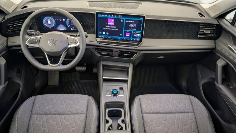 Photo 13 de l'offre de VOLKSWAGEN TIGUAN NOUVEAU 1.5 eTSI 150CV DSG7 LIFE PLUS à 37598€ chez Carlyss automobiles Vitré
