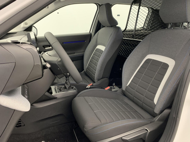 Photo 21 de l'offre de Citroën C3 SOCIETE NOUVELLE TURBO 100 BVM PRO à 15957€ chez Carlyss automobiles Vitré