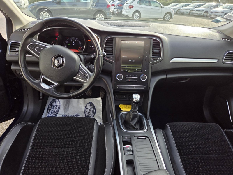 Photo 9 de l'offre de Renault Mégane Berline (4) Intens TCe 140 FAP à 15990€ chez Carlyss automobiles Vitré