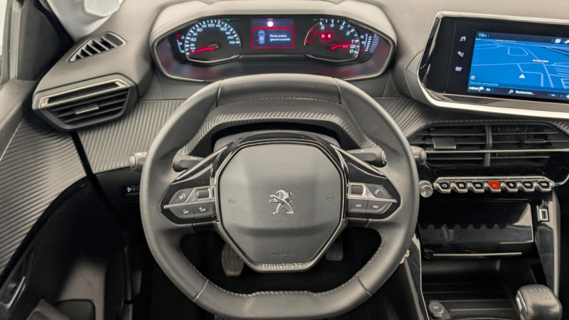 Photo 14 de l'offre de PEUGEOT 208 PureTech 100 S&S BVM6 Allure à 16293€ chez Carlyss automobiles Vitré