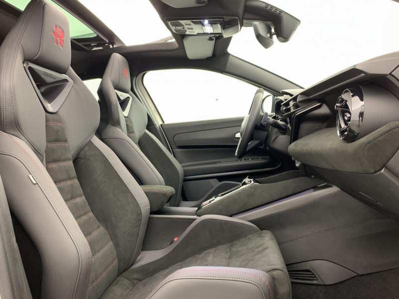 Photo 9 de l'offre de Alfa Romeo Junior 1.2 Ibrida 145 ch eDCT6 Speciale à 31998€ chez Carlyss automobiles Vitré