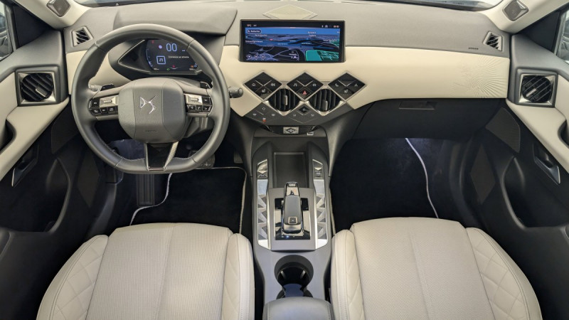 Photo 13 de l'offre de DS DS3 PureTech 130 EAT8 Esprit de Voyage à 21092€ chez Carlyss automobiles Vitré