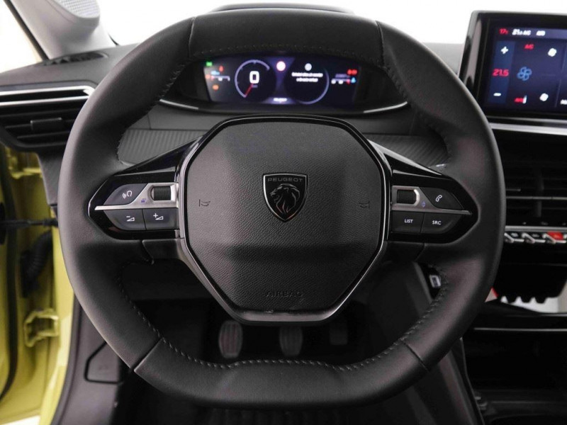 Photo 8 de l'offre de PEUGEOT 208 PureTech 100 S&S BVM6 Allure à 18431€ chez Carlyss automobiles Vitré