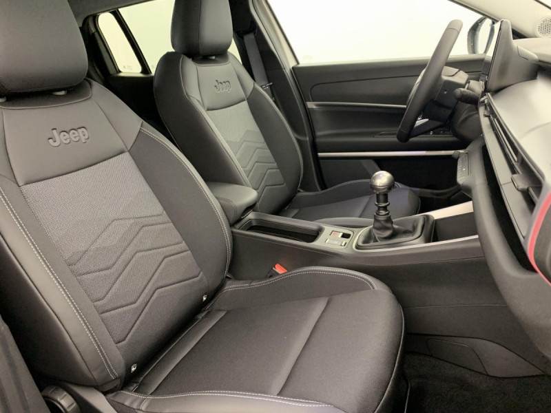 Photo 9 de l'offre de Jeep Avenger 1.2 Turbo T3 100 ch Summit à 23998€ chez Carlyss automobiles Vitré