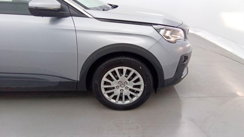 Photo 9 de l'offre de PEUGEOT 5008 PURETECH 130CH S&S BVM6 ACCES à 16598€ chez Carlyss automobiles Vitré