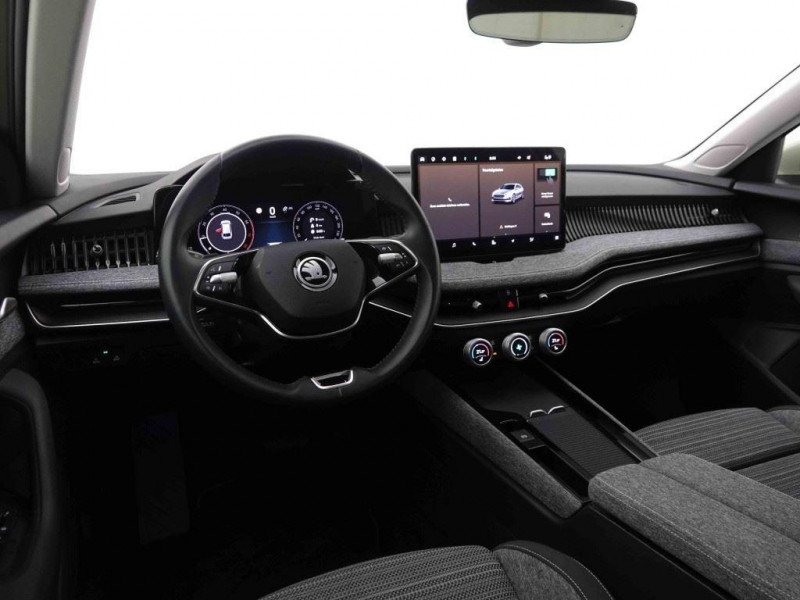 Photo 8 de l'offre de SKODA Superb 1.5 TSi MHEV 150 DSG Combi Selection à 35098€ chez Carlyss automobiles Vitré