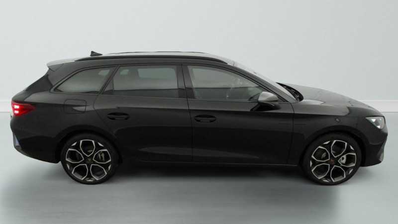 Photo 8 de l'offre de Cupra LEON Sportstourer eHybrid 204 ch DSG6 V à 33998€ chez Carlyss automobiles Vitré