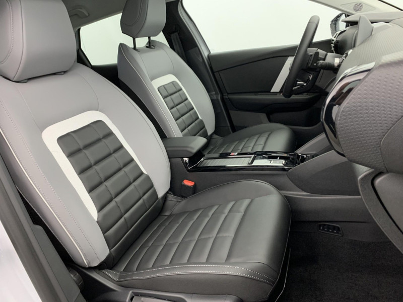 Photo 9 de l'offre de CITROEN C4 Hybride 145 e-DCS6 Max à 22998€ chez Carlyss automobiles Vitré