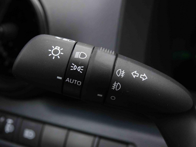 Photo 7 de l'offre de TOYOTA C-HR 1.8 Hybrid 140 CVT Dynamic à 30905€ chez Carlyss automobiles Vitré