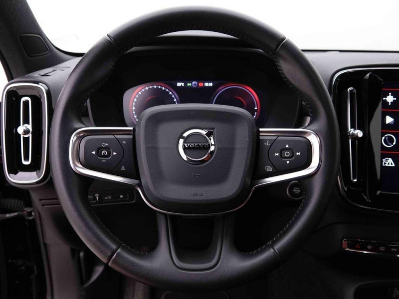 Photo 8 de l'offre de VOLVO XC40 1.5 T5 180 PHEV Momentum Pro à 28702€ chez Carlyss automobiles Vitré