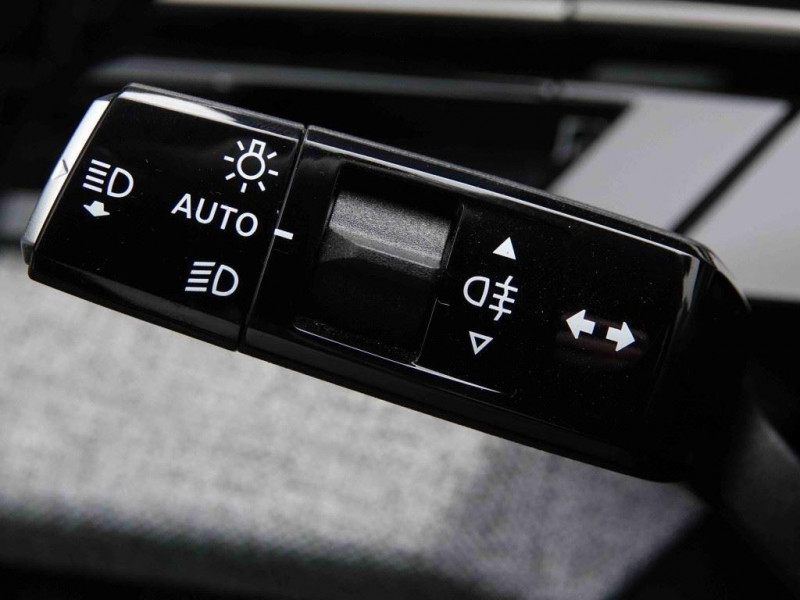 Photo 16 de l'offre de PEUGEOT 3008 1.2 HYBRID 136 E-DSC6 New Model GT à 40965€ chez Carlyss automobiles Vitré