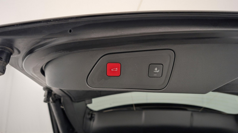 Photo 21 de l'offre de PEUGEOT 3008 Hybrid4 300 e-EAT8 GT à 27370€ chez Carlyss automobiles Vitré